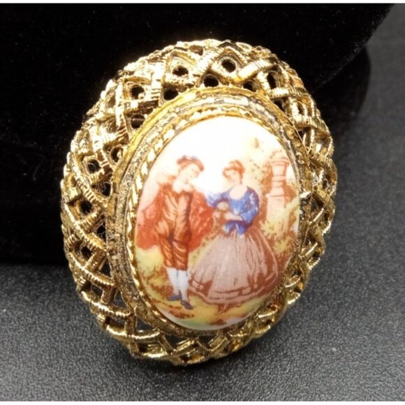 Pendant Necklace Brooch Set Vintage Germany Courting Scene 21 In Gold Tone Chain - Picture 6 of 15